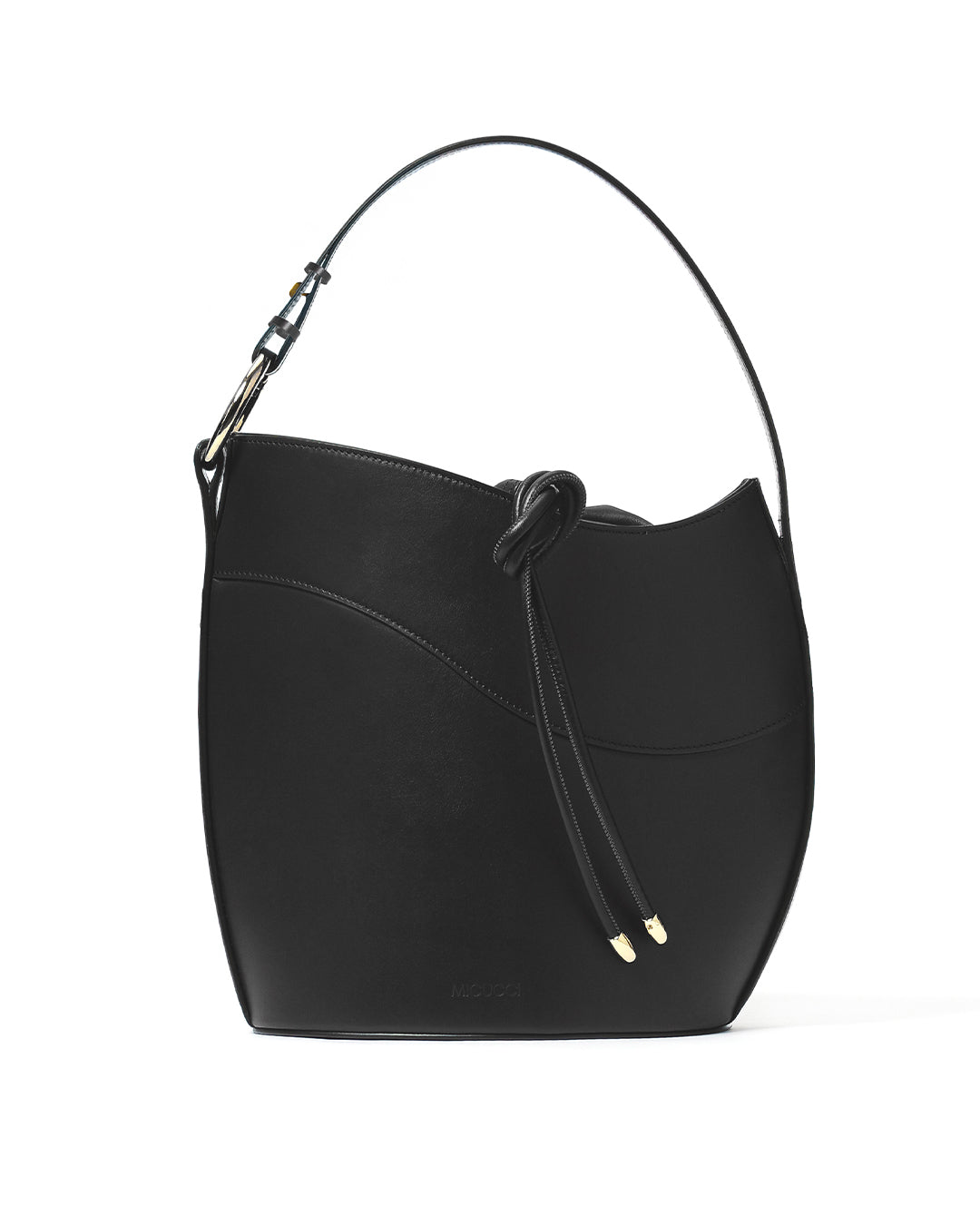 La Cemento Bag in black leather, the bucket bag by Micucci Milano.