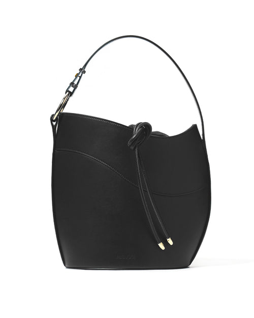 La Cemento Bag in black leather, the bucket bag by Micucci Milano.