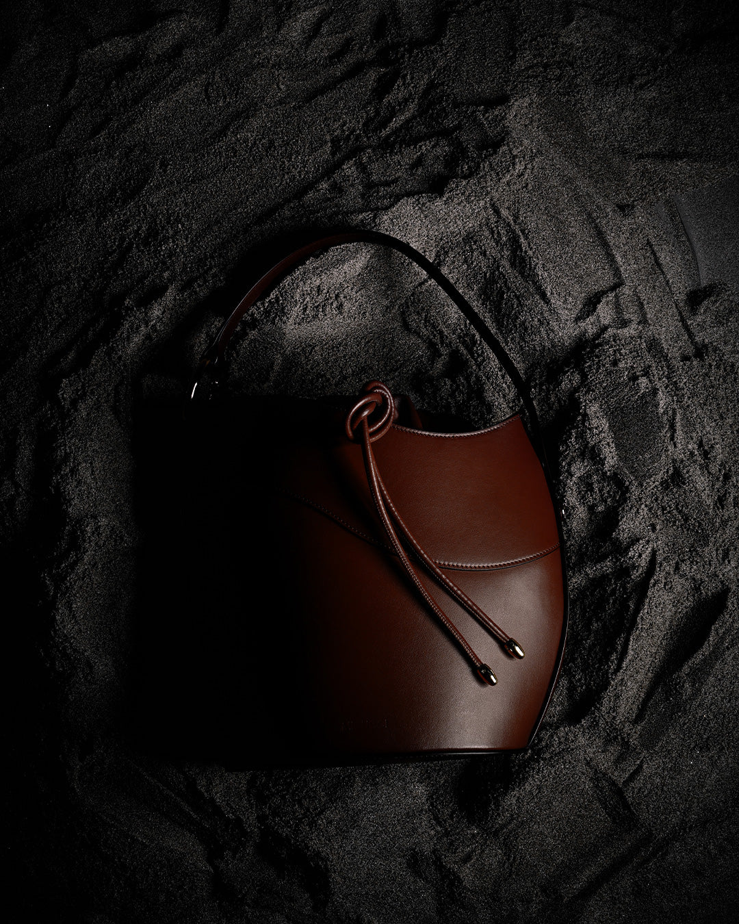 La Cemento Bag by Micucci Milano, shoulder bucket bag, shooting